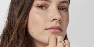 Colorimetría aplicada a joyas: qué tonos te favorecen (frío, cálido y neutro)